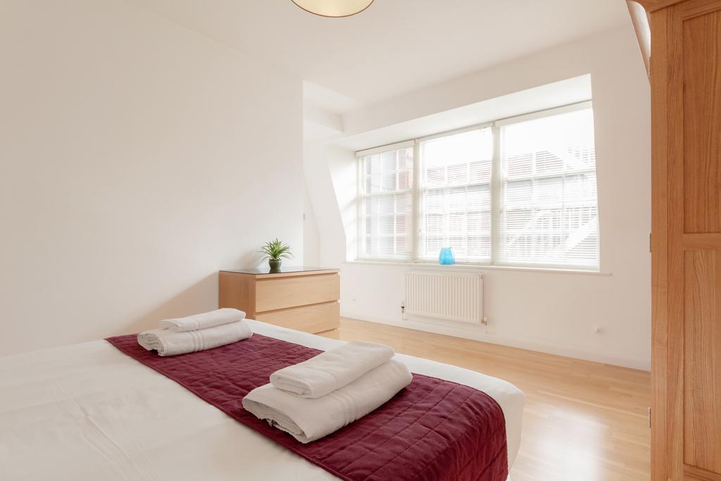 Roomspace Serviced Apartments - Groveland Court ลอนดอน ห้อง รูปภาพ